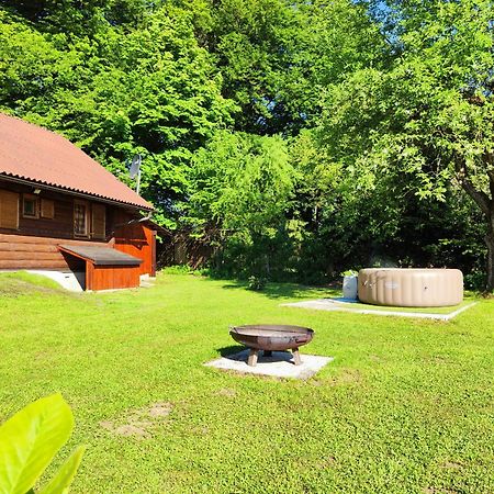 Vila Silent Orchard Naklo Exteriér fotografie