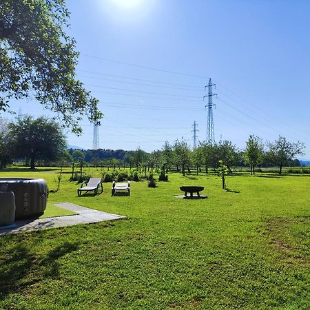 Vila Silent Orchard Naklo Exteriér fotografie