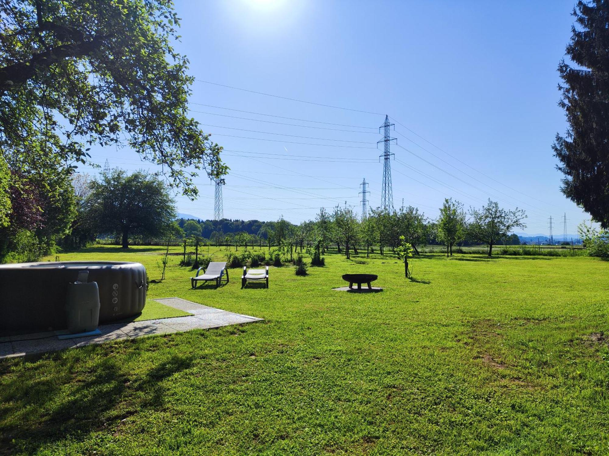 Vila Silent Orchard Naklo Exteriér fotografie
