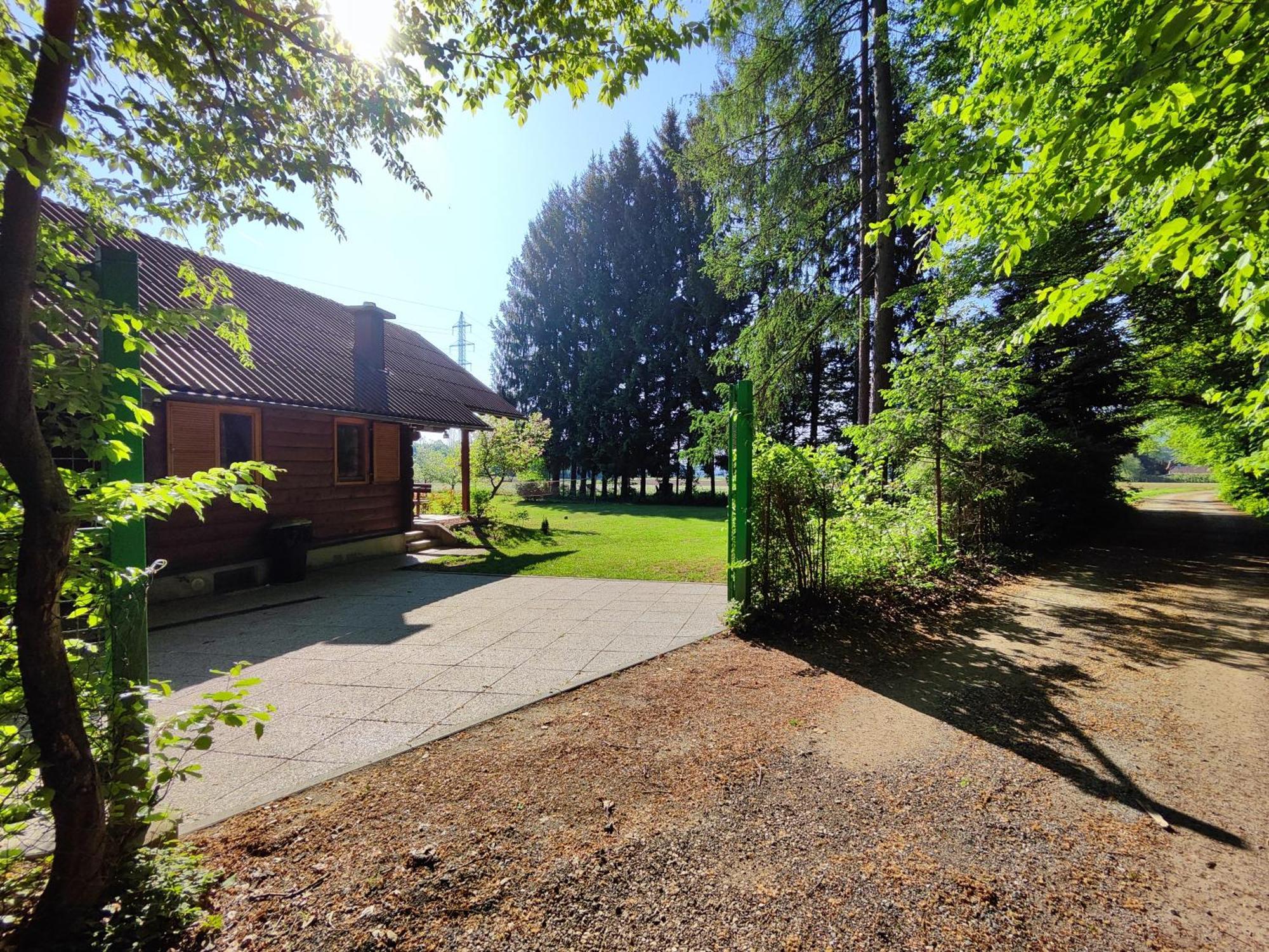 Vila Silent Orchard Naklo Exteriér fotografie